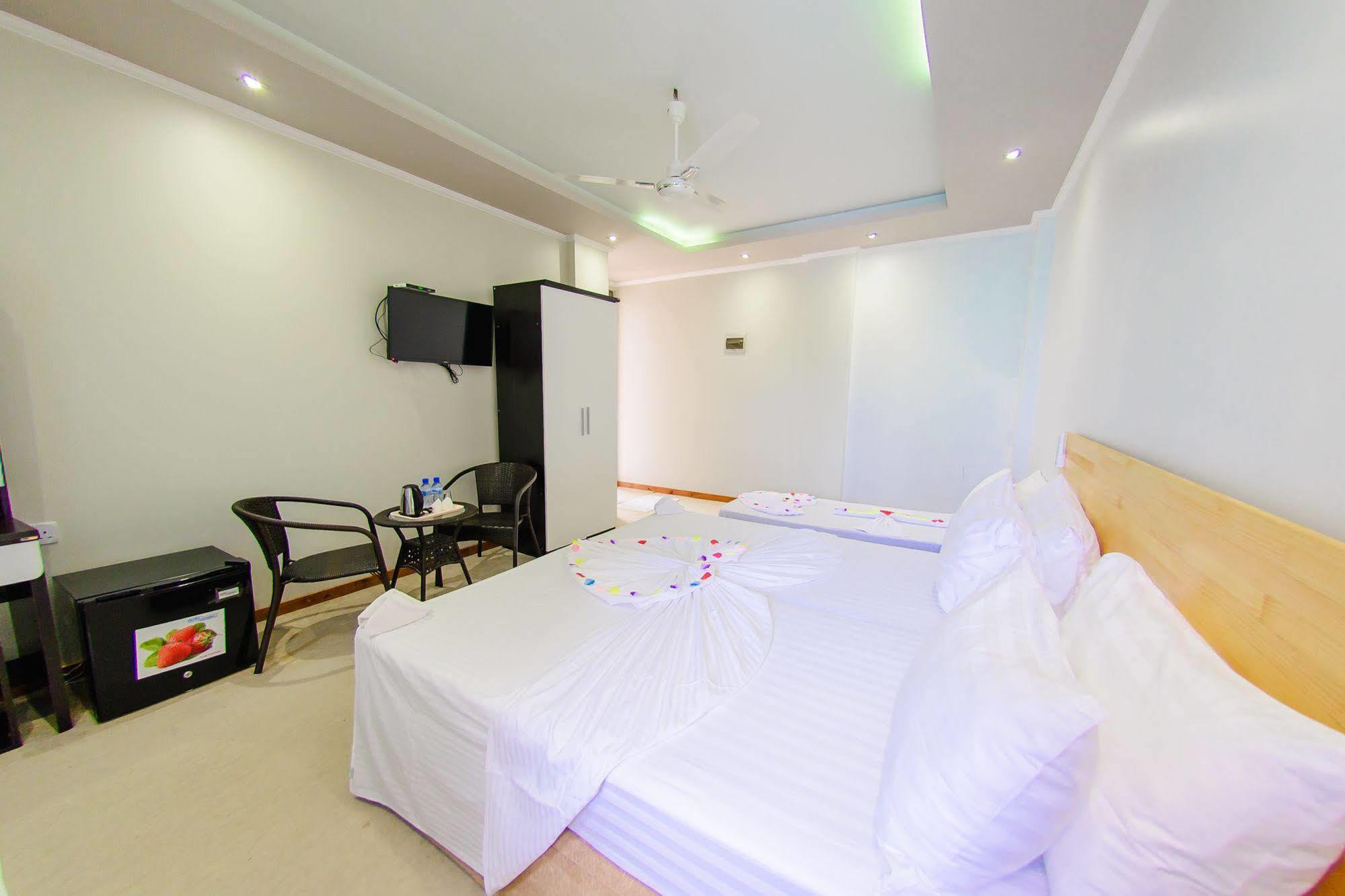 White Sand Lodge Maafushi Exterior photo